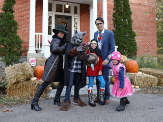 Illustration for article titled Canadian Prime Minister Justin Trudeau wore the best Halloween costume possible: Spectacles!